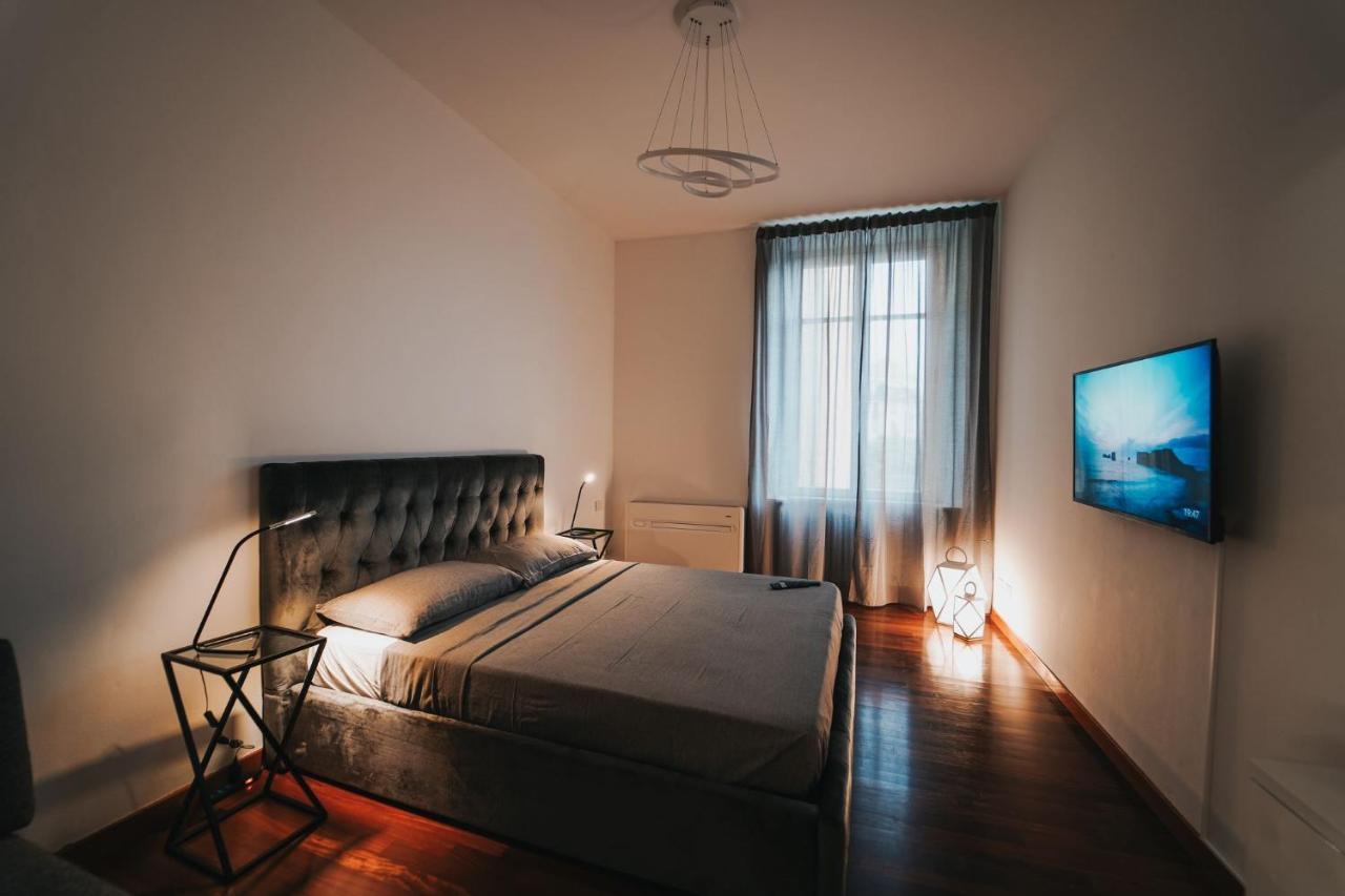 Appartamento Esclusivo Fronte Lago, In Centro A Como Con Garage Exteriör bild