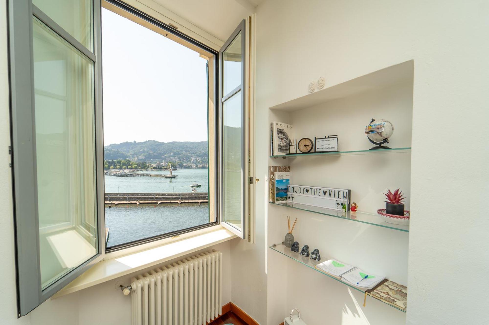 Appartamento Esclusivo Fronte Lago, In Centro A Como Con Garage Exteriör bild