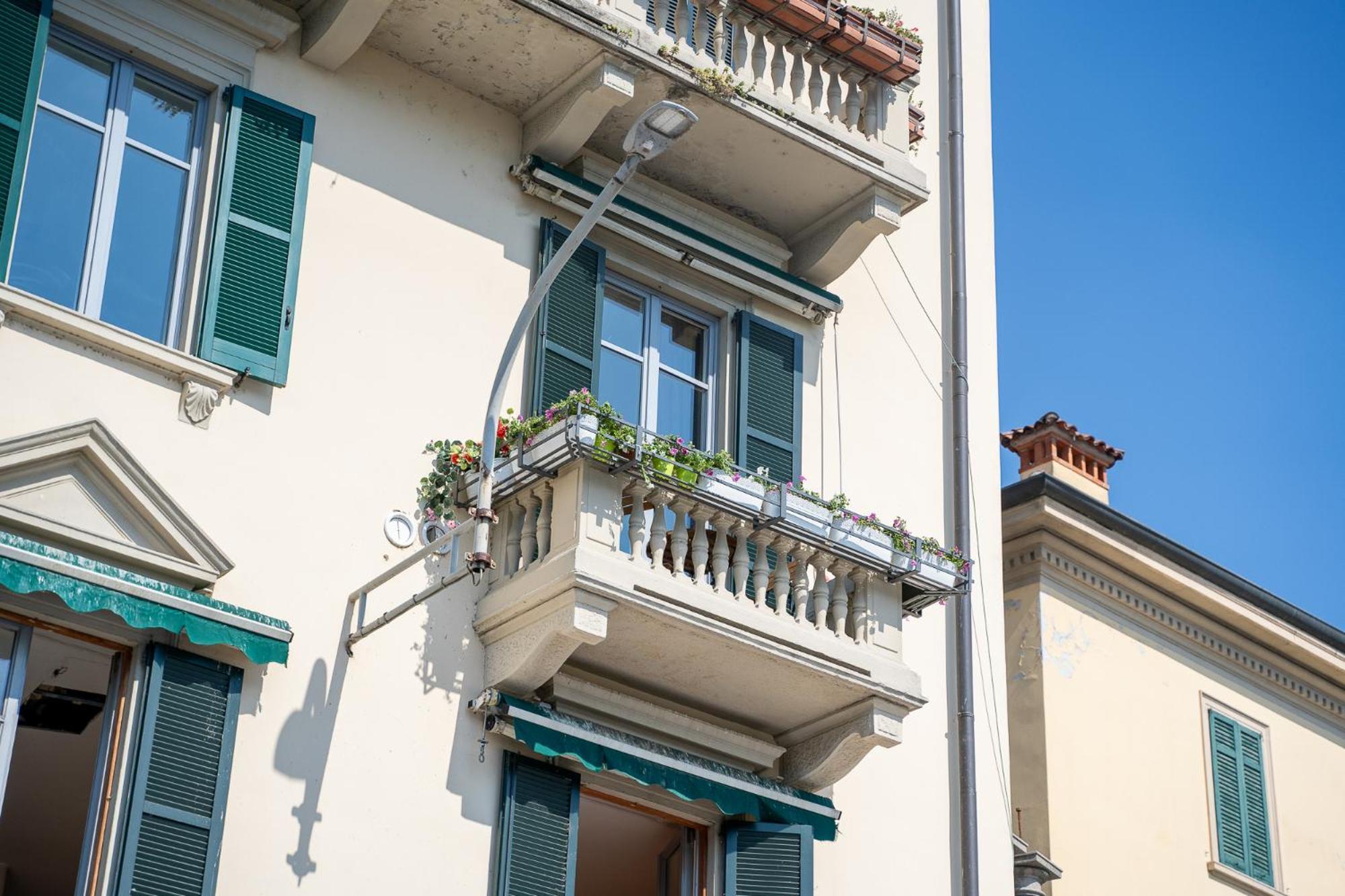 Appartamento Esclusivo Fronte Lago, In Centro A Como Con Garage Exteriör bild