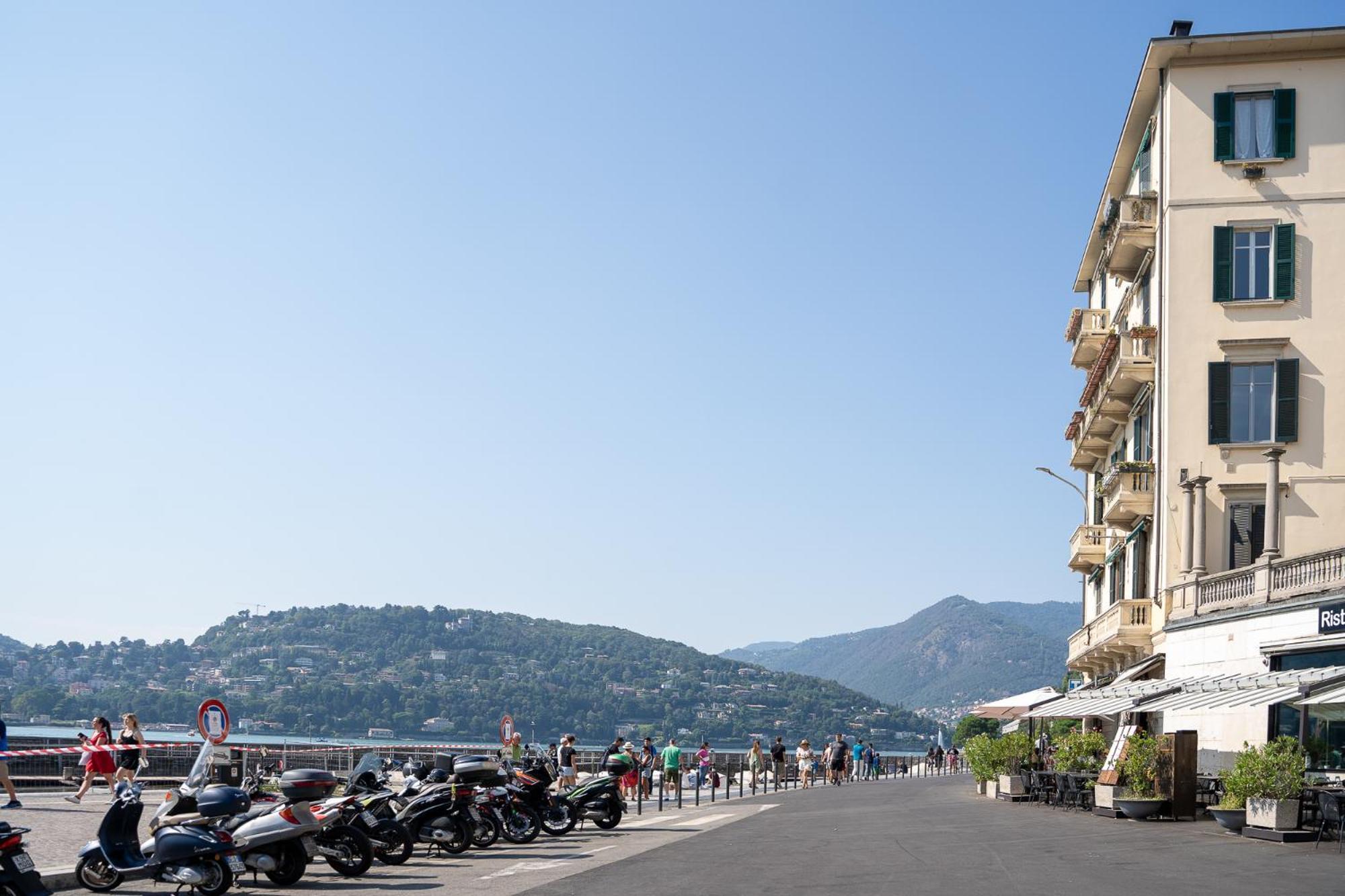 Appartamento Esclusivo Fronte Lago, In Centro A Como Con Garage Exteriör bild