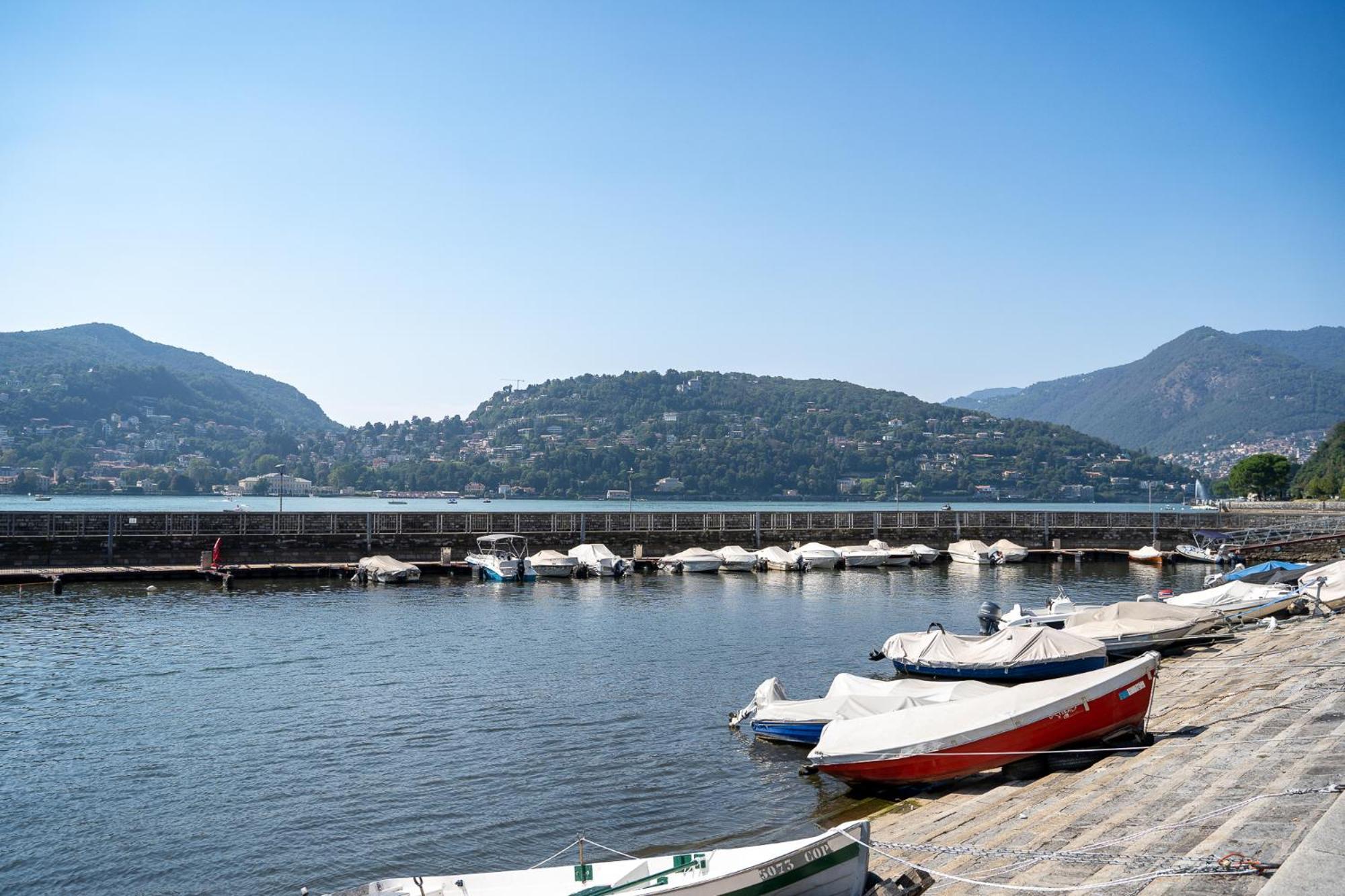 Appartamento Esclusivo Fronte Lago, In Centro A Como Con Garage Exteriör bild